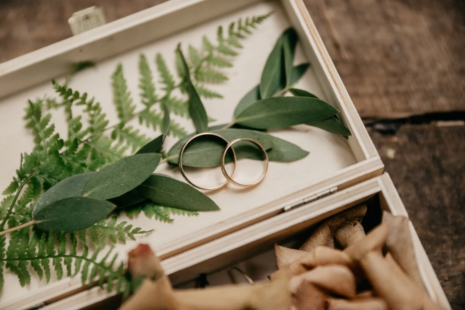 Не терять, не ронять, не трогать: 5 главных обручальных примет